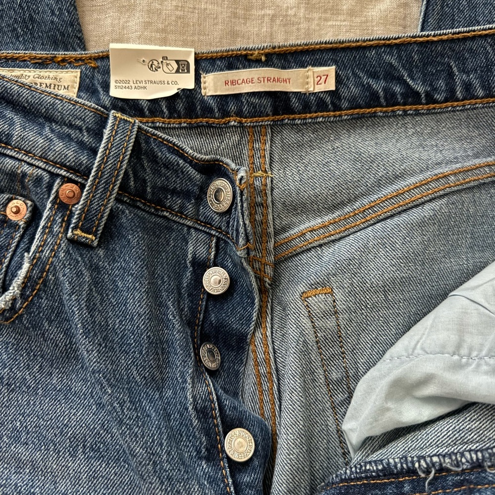 Levi's Ribcage Jeans - Picture 4 of 7